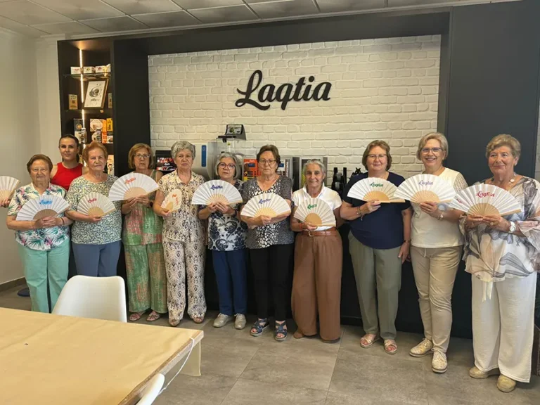 Imagen con las socias de asociación en Toledo e la Cruz Roja